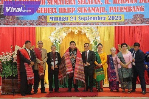 Gubernur Sumsel H Herman Deru saat menghadiri undangan Pengadaan Lahan Gereja HKBP Sukamaju Resort Kenten Anugerah Palembang, Minggu (24/9/2023). Foto : viralsumsel.com/win