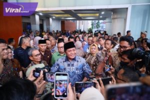 Tangis Haru Pegawai Pemprov  Lepas Gubernur Herman Deru di Hari Terakhir Ngantor. Foto : viralsumsel.com/win