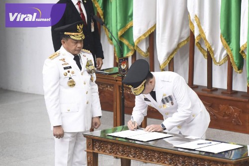 Mendagri Tito Karnavian Secara  Resmi Lantik Agus Fatoni Sebagai  Penjabat Gubernur Sumsel. Foto : viralsumsel.com/win