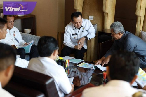 Pj Gubernur Sumsel Agus Fatoni dan KLHK mengimbau warga agar tidak melakukan pembakaran hutan dan lahan sekecil apapun guna meminimalisir karhutla di Hotel Arista Palembang, Rabu (4/10/2023). Foto : viralsumsel.com/win