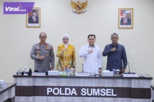 Pj Gubernur Sumsel Agus Fatoni saat kunjungan silaturahmi dengan Kapolda Sumsel Irjen. Pol. A. Rachmad Wibowo, S.I.K., di Gedung Mapolda Sumsel, Rabu (4/10/2023). . Foto : viralsumsel.com/win