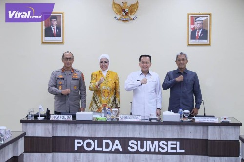 Pj Gubernur Sumsel Agus Fatoni saat kunjungan silaturahmi dengan Kapolda Sumsel Irjen. Pol. A. Rachmad Wibowo, S.I.K., di Gedung Mapolda Sumsel, Rabu (4/10/2023). . Foto : viralsumsel.com/win