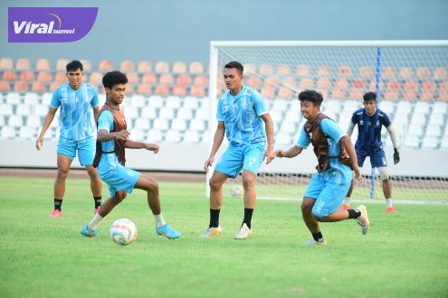 Para pemain Sriwijaya FC berlatih jelang hadapi putaran kedua Liga 2. Foto : ist