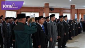 Wakil Bupati Ogan Komering Ilir H. M. Dja'far Shodiq secara resmi melantik 120 orang pejabat di lingkungan Pemerintah Kabupaten Ogan Komering Ilir. Foto : viralsumsel.com/fir