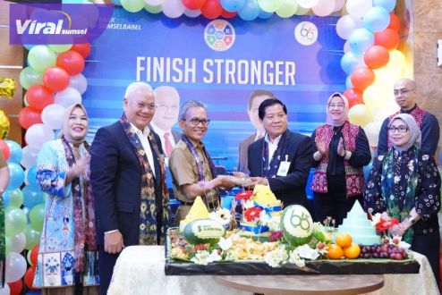 Sekda Sumsel Supriono menghadiri perayaan HUT Bank Sumsel Babel,  di Kantor Bank Sumsel Babel Cabang Utama A. Rivai Palembang, Senin (6/11/2023). Foto : viralsumsel.com/win