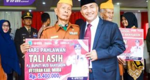 Semarak peringatan Hari Pahlawan ke-78 di Muba, Pj Bupati Muba Apriyadi Mahmud bertindak sebagai Inspektur Upacara. Foto : viralsumsel.com/dev