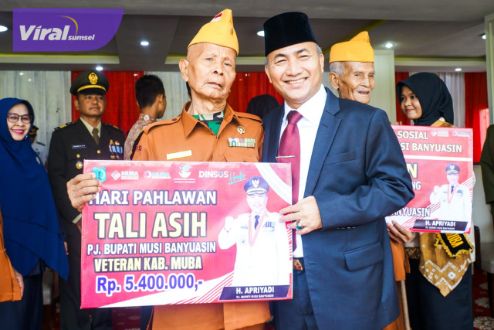 Semarak peringatan Hari Pahlawan ke-78 di Muba, Pj Bupati Muba Apriyadi Mahmud bertindak sebagai Inspektur Upacara. Foto : viralsumsel.com/dev
