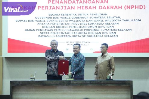 Pemerintah Provinsi, Kabupaten dan Kota Se-Sumsel Serentak Tandatangani NPHD Dana Pilkada. Foto : viralsumsel.com/win