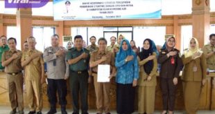 Asisten bidang Ekonomi, Keuangan dan Pembangunan OKI, M Lubis dalam rapat koordinasi strategi penurunan stunting bersama seluruh mitra. Foto : viralsumsel.com/fir