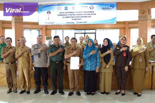 Asisten bidang Ekonomi, Keuangan dan Pembangunan OKI, M Lubis dalam rapat koordinasi strategi penurunan stunting bersama seluruh mitra. Foto : viralsumsel.com/fir