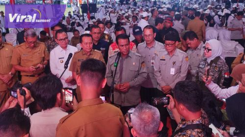 Anggota DPD RI Amaliah Dampingi Menteri Pertanian Memberikan Pembinaan Bagi Ratusan Penyuluh Pertanian Se-Sumsel. Foto : viralsumsel.com/ril