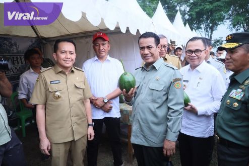 Menteri Pertanian saat memberikan pembinaan bagi para penyuluh pertanian se-Sumsel di SMK PP Negeri Sembawa Banyuasin, Sumatera Selatan, Senin (13/11/2023). Foto : viralsumsel.com/win