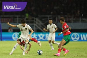 Pertandingan Tim Nasional (Timnas) U-17 Indonesia melawan Maroko dalam laga terakhir Grup A Piala Dunia U-17 2023 di Stadion Gelora Bung Tomo, Surabaya, Kamis (16/11/2023) malam. Foto : pssi