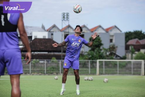 Persik Kediri Datangkan Irfan Bachdim. Foto : lib
