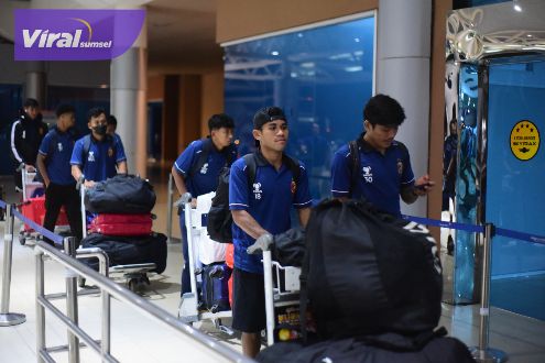Para pemain Sriwijaya FC saat tiba di Padang. Foto : mo sfc