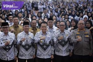 Dinilai Berkomitmen Kuat Kembangkan Profesi Guru, Pj Gubernur Agus Fatoni Diberi Penghargaan oleh PGRI Sumsel. Foto : viralsumsel.com/win