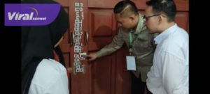 Pj Sekretaris Daerah (Sekda) Kota Lubuklinggau H Tamri didampingi Kepala BKPSDM Kota Lubuklinggau Hj Yulita Anggraini Tinjau Uji Kompetensi PPPK Pemkot Lubuklinggau. Foto : viralsumsel.com/ril