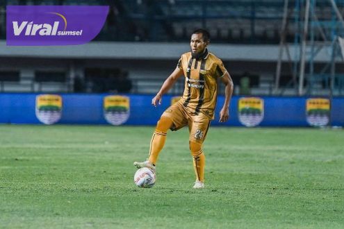 Dewa United Pinjamkan Gelandang Asal OKU Timur Ichsan Kurniawan Ke Persita Tangerang. Foto : lib