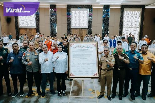 Deklarasi pemilu damai dihadiri langsung  SekdaSumsel Ir. SA Supriono, Ketua DPRD Provinsi Sumsel Dr. R.A. Anita Noeringhati, S.H.,M.H, Kapolda Provinsi Sumsel Irjen. Pol. A. Rachmad Wibowo , S.IK, dan Forkopimda Provinsi Sumsel terkait lainnya. Foto : viralsumsel.com/win Deklarasi pemilu damai dihadiri langsung  SekdaSumsel Ir. SA Supriono, Ketua DPRD Provinsi Sumsel Dr. R.A. Anita Noeringhati, S.H.,M.H, Kapolda Provinsi Sumsel Irjen. Pol. A. Rachmad Wibowo , S.IK, dan Forkopimda Provinsi Sumsel terkait lainnya. Foto : viralsumsel.com/win