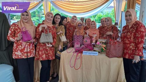 Penasihat DWP Sumatera Selatan Tyas Fatoni pada momen peringatan HUT DWP ke-24 di Gedung Wanita Sriwijaya Palembang, Selasa (28/11/2023). Foto : viralsumsel.com/win