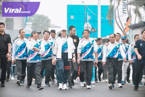 Pj Gubernur Agus Fatoni Lepas Ribuan Peserta Jalan Sehat HUT KORPRI. Foto : viralsumsel.com/win