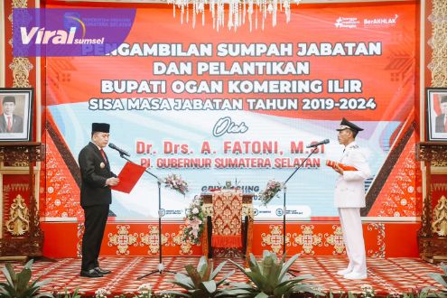 Pj Gubernur Sumsel Agus Fatoni Lantik Dja’Far Shodiq Sebagai Bupati Ogan Komering Ilir. Foto : viralsumsel.com/win Pj Gubernur Sumsel Agus Fatoni Lantik Dja’Far Shodiq Sebagai Bupati Ogan Komering Ilir. Foto : viralsumsel.com/win