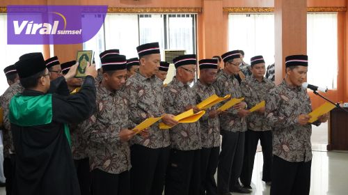 Bupati OKI Saksikan 24 Eks Jamaah Islamiyah (JI) Lepas Baiat Ikrar Setia NKRI. Foto : viralsumsel.com/zep Bupati OKI Saksikan 24 Eks Jamaah Islamiyah (JI) Lepas Baiat Ikrar Setia NKRI. Foto : viralsumsel.com/zep