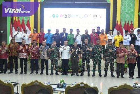 Pj Gubernur Sumsel Agus Fatoni Pimpin Deklarasi Damai Bersama Forkopimda, Bupati/Walikota, Parpol dan Tim Pemenangan. Foto : viralsumsel.com/win