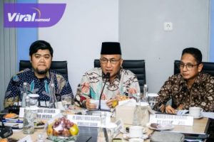 Pj Bupati Muba, Apriyadi Mahmud saat menghadiri RUPS PT. Petro Muba (Perseroda) di Ruang Meeting Besar PT Petro Muba Building, Rabu (27/12/2023). Foto : viralsumsel.com/dev