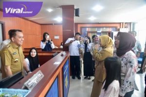 Awal Masuk Kerja Tahun Baru 2024, Pj Gubernur Sumsel Agus Fatoni Sidak ASN dan Pelayanan Samsat. Foto : viralsumsel.com/win