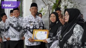 HUT PGRI Ke-78, Pemkab OKI Beri Apresiasi Kepada Guru Berprestasi. Foto : viralsumsel.com/zep