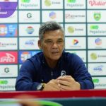 Pelatih kepala Sriwijaya FC, Hendri Susilo dalam sesi prematch press conference di Media Center, Stadion Gelora Sriwijaya, Jakabaring, Palembang, Senin, 15 Januari 2024 pagi. Foto : viralsumsel.com/mo sfc