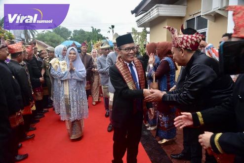 Wakili Pj Gubernur, Sekda Sumsel SA Supriono Hadiri Paripurna HUT Kabupaten OKU Timur Ke-20  Tahun 2024. Foto : viralsumsel.com/win
