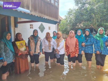 PKK Babat Toman Lakukan Pendampingan Anak Korban Banjir, Hingga Distribusi Bantuan. Foto : viralsumsel.com/dev