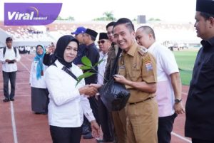 Pj Walikota Palembang Ratu Dewa Sampaikan Wejangan untuk Puluhan Ribu Anggota KPPS Palembang Dilantik. Foto : viralsumsel.com/dev