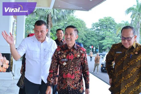 Raih Nilai 93,75 Kualitas Tertinggi Kepatuhan Pelayanan Publik, Pemkot Palembang Terima Penghargaan dari Ombudsman RI Perwakilan Sumsel. Foto : viralsumsel.com/nto