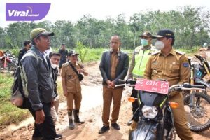 Pj Bupati OKI Pastikan Logistik Pemilu ke Wilayah Perairan Terdistribusi. Foto : viralsumsel.com/zep