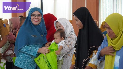 Program Orang Tua Asuh Anak Stunting di OKI Sasar 293 Baduta. Foto : viralsumsel.com/zep