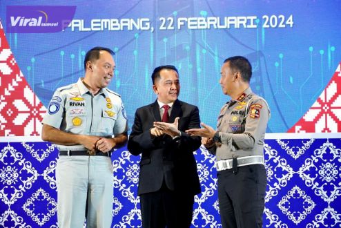 Pj Gubernur Agus Fatoni Imbau Pelayanan SAMSAT Ditingkatkan, Mulai dari SDM hingga Kebijakan. Foto : viralsumsel.com/win