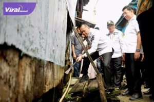 Pj Gubernur Sumsel Agus Fatoni Launching Perbaikan RTLH dan Pemberian Sanitasi Secara Serentak se-Sumsel. Foto : viralsumsel.com/win