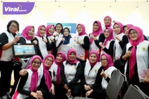 Pj Ketua TP PKK Sumsel Tyas Fatoni Buka Fun Game Bowling Perwosi Sumsel Tahun 2024. Foto : viralsumsel.com/win