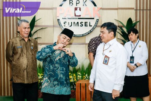 Pertama di Sumsel, Pj Bupati Muba Apriyadi Serahkan LKPD Tahun 2023. Foto : viralsumsel.com/dev
