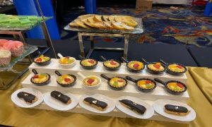 Bermacam dessert ada di Aston Palembang. Foto : Viralsumsel/Nto
