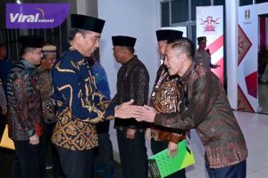 Pj Walikota Palembang Ratu Dewa Sambut Presiden Jokowi di Acara Muktamar Ikatan Mahasiswa Muhammadiyah. Foto : viralsumsel.com/nto
