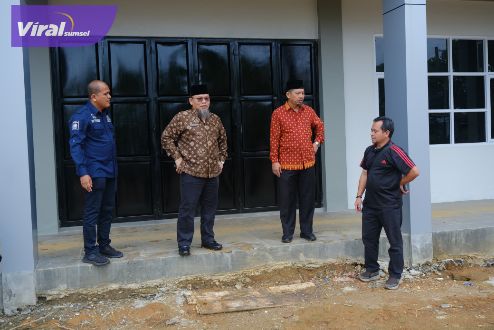 Asisten Bidang Pemerintahan dan Kesejahteraan Rakyat Sekretariat Daerah Kabupaten Muba H Yudi Herzandi SH MH melakukan peninjauan kesiapan lokasi pelaksanaan MTQ ke-30. Foto : viralsumsel.com/dev