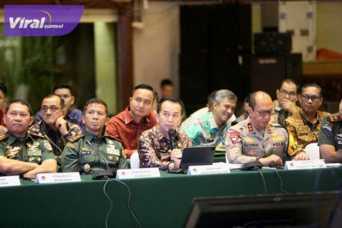 Pj Gubernur Agus Fatoni Hadiri Rakorsus Antisipasi Karhutla Bersama Sejumlah Menteri. Foto : viralsumsel.com/win Pj Gubernur Agus Fatoni Hadiri Rakorsus Antisipasi Karhutla Bersama Sejumlah Menteri. Foto : viralsumsel.com/win