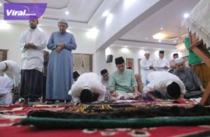 Ratu Dewa Shalat Tarawih Bersama di Rumah Dinas Walikota Palembang. Foto : viralsumsel.com/nto