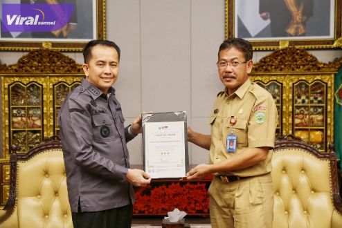 Capai Kematangan UKPBJ Level 3 Proaktif, Pemprov Sumsel Dianugrahi Penghargaan dari LKPP RI. Foto : viralsumsel.com/win