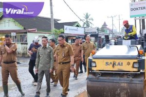 Dapat Perhatian Ratu Dewa, Perbaikan Jalan Sultan M Mansyur. Foto : viralsumsel.com/nto