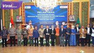 Pj Bupati OKI Terima Anugerah Peduli Pers dari PWI Sumsel. Foto : viralsumsel.com/zep